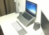 MacBookのスタンドRain Design mStandでデスク広々、肩コリ解消な話